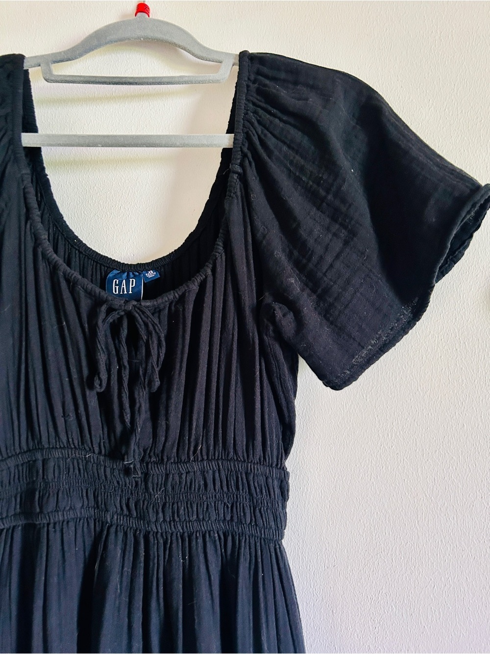 GAP Womenâs Crinkle Gauz Tiered Midi Dress Black - Picture 3 of 3